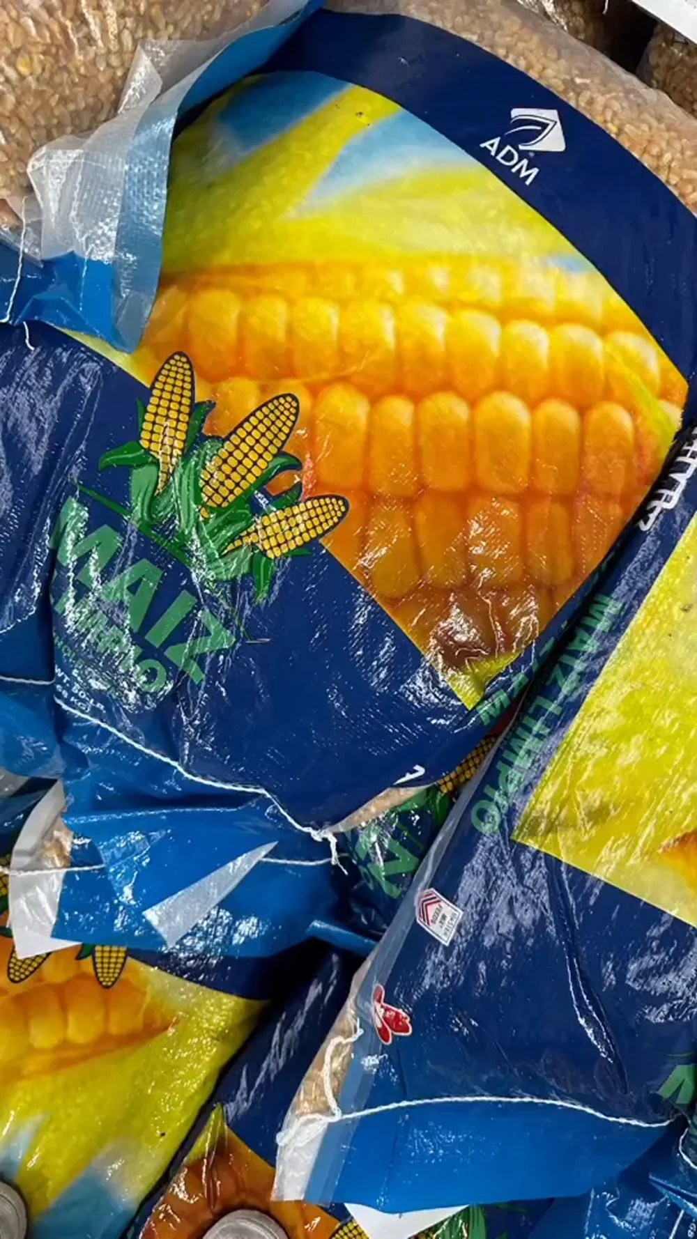 Sacos de maíz entero ADM