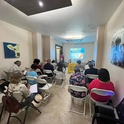 Asistentes en una charla de bienestar