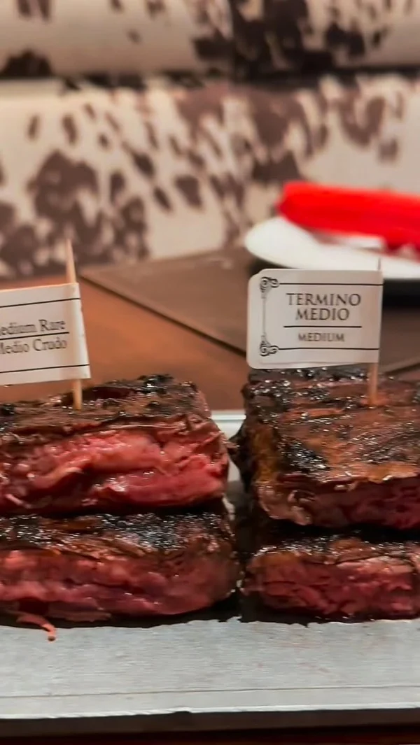 Cortes de carne a la parrilla en su término