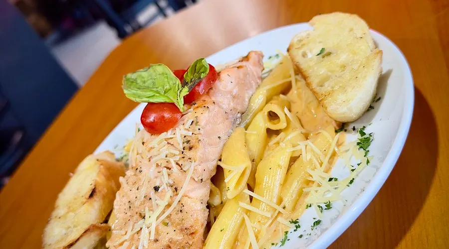 Crea tu pasta — estación de personalización