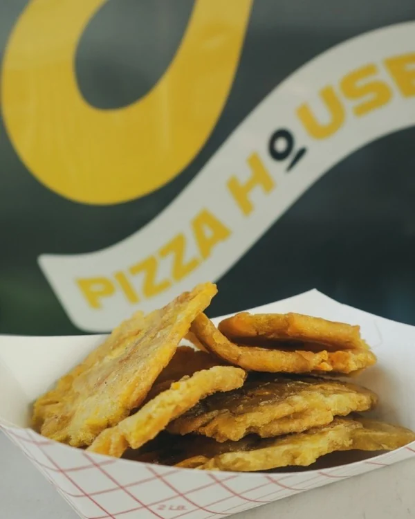 Tostones / frituras crujientes en canasta