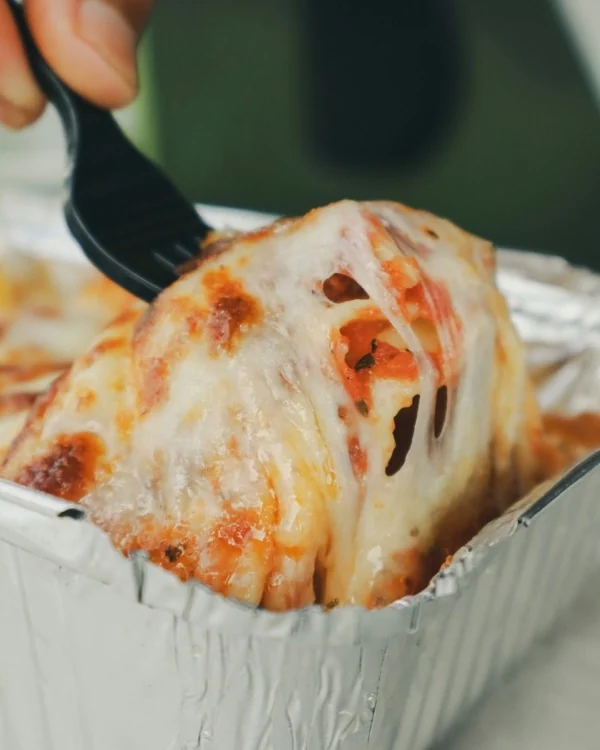 Calzone con queso derretido