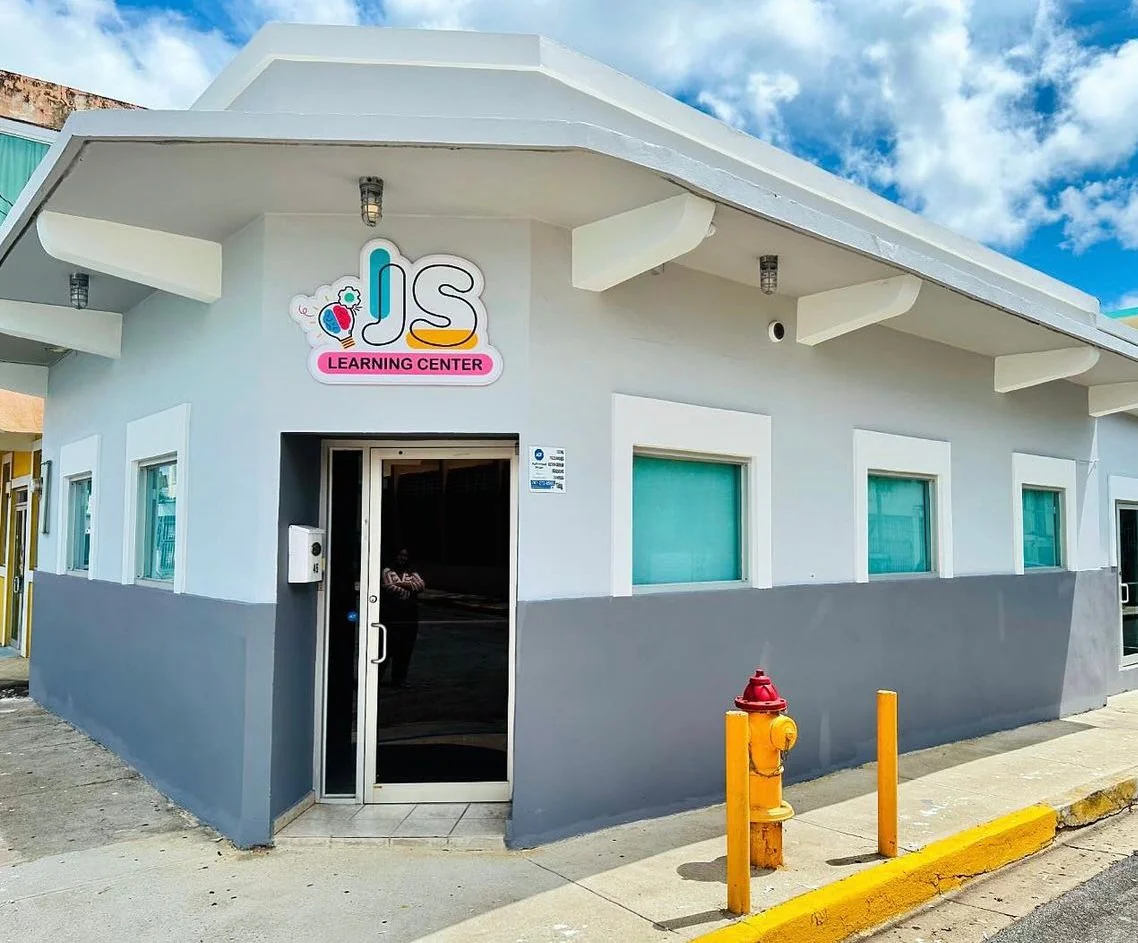 Espacio de aprendizaje JS Learning Center en Caguas