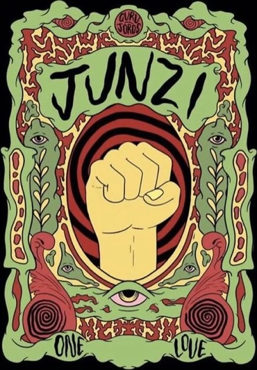 Lámina ONE LOVE de JUNZI: un puño amarillo dentro de espirales rojas y verdes, con ojos y un ojo central
