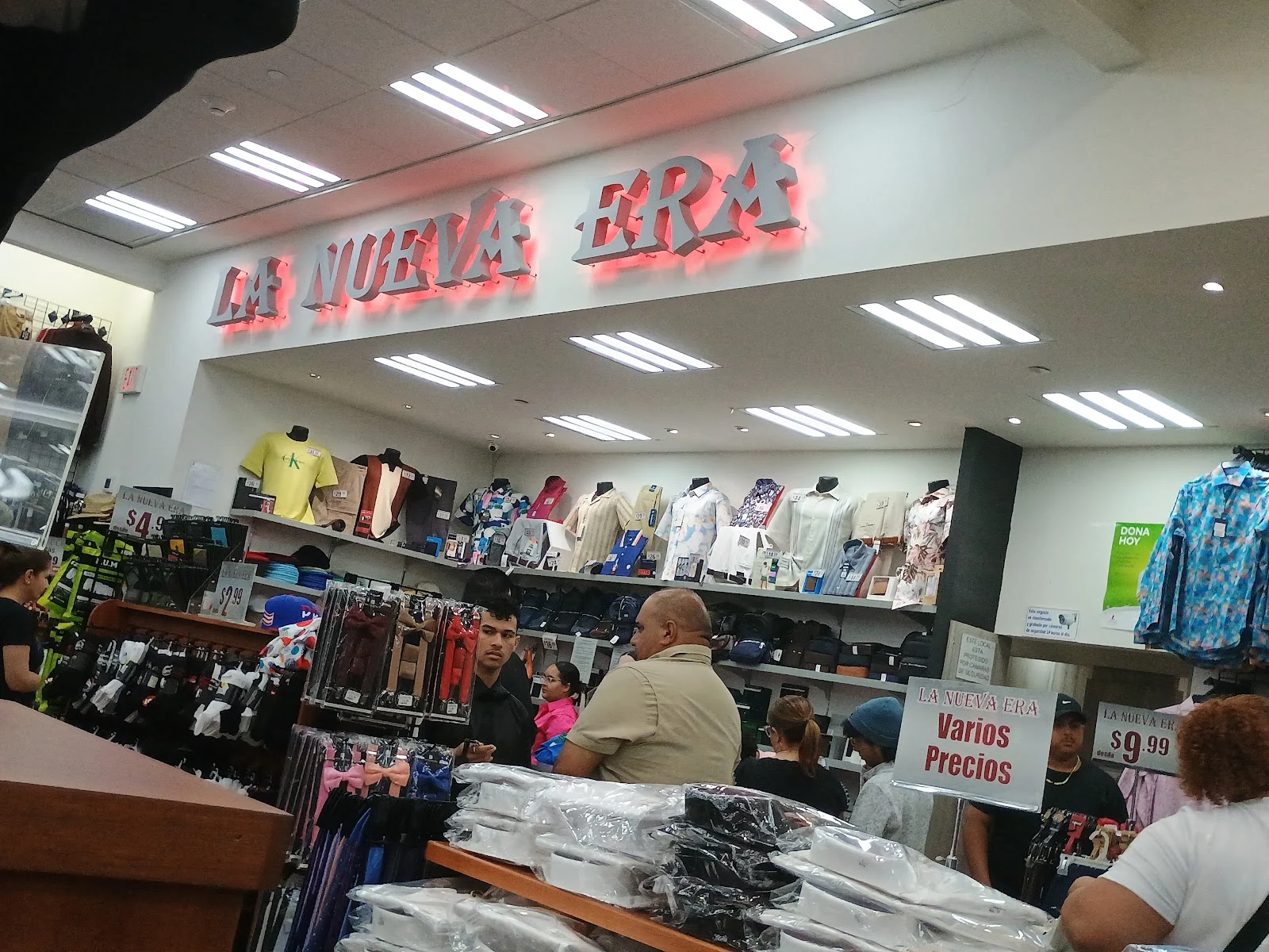 Interior de La Nueva Era con su letrero rojo característico en Shops @ Caguas