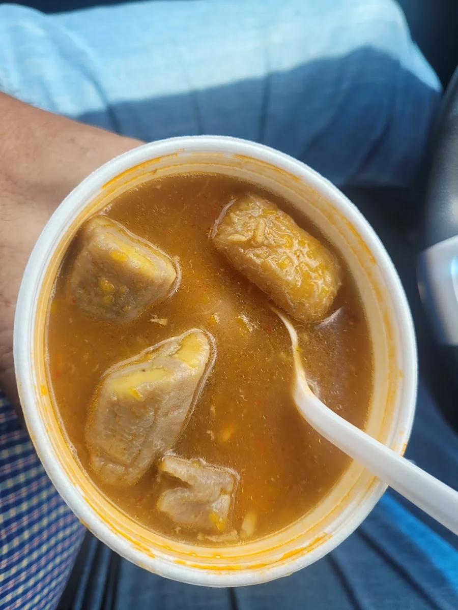 Sancocho criollo con guineítos y viandas, foto real de La tienda del café