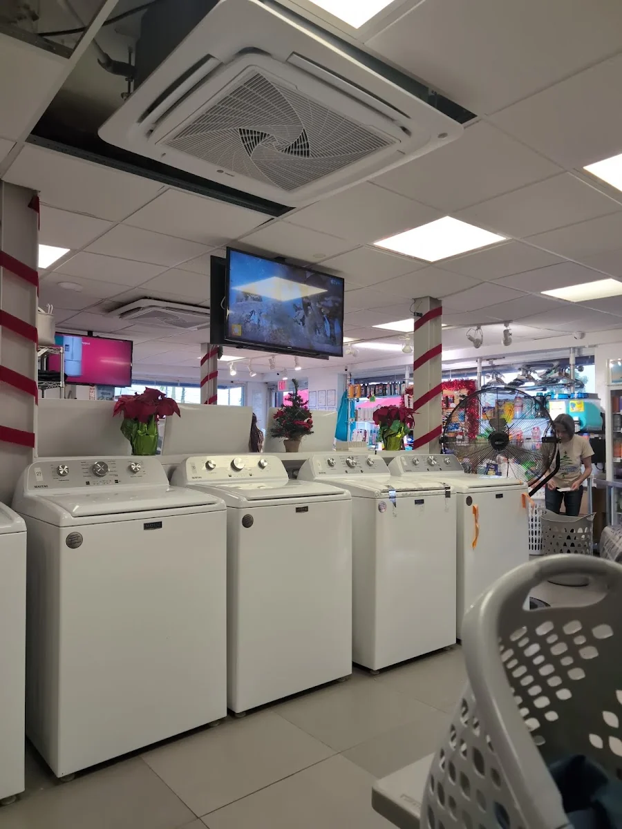 Interior real del Laundromat Caguas