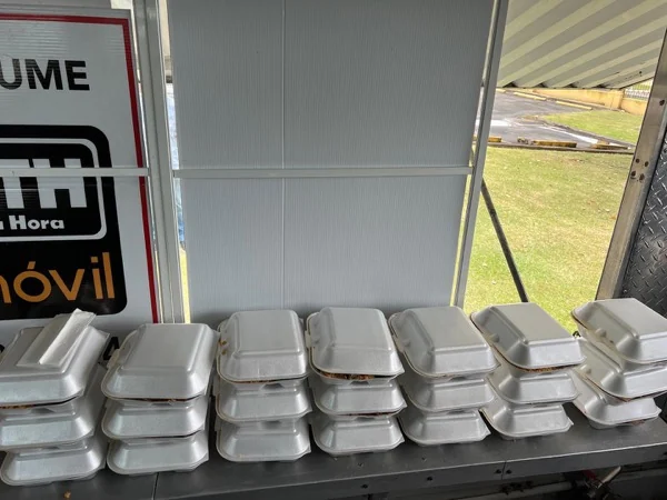 Bandejas de foam listas para el almuerzo