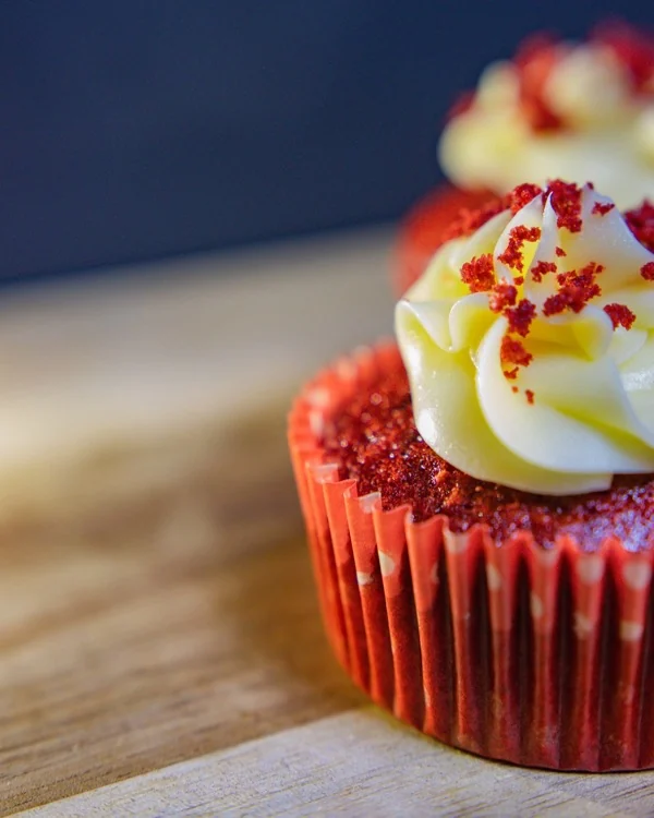 Cupcake red velvet con frosting de queso crema