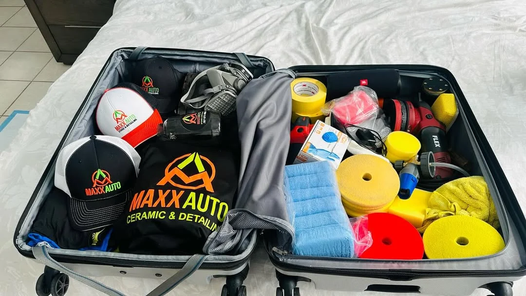 Kit profesional Maxx Auto: caps, camiseta, FLEX rotary, pads y microfibras