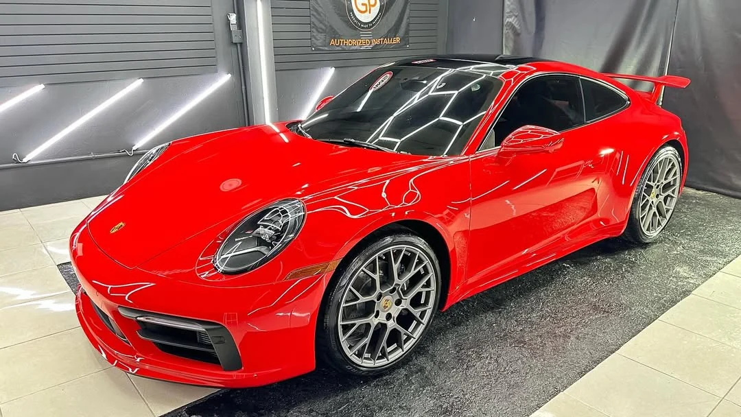 Porsche 911 rojo con paint correction full body