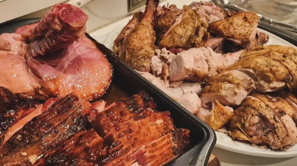 Bandeja de carnes ahumadas: ham glaseado y pavo ahumado