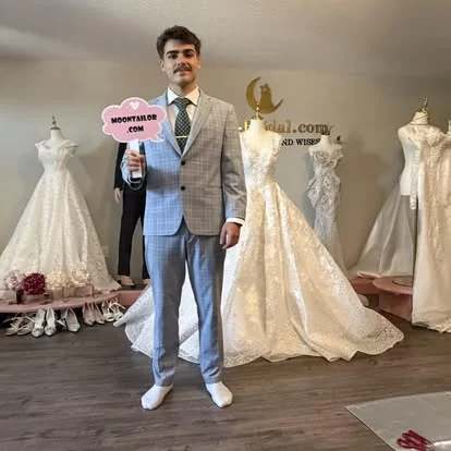 Traje de cuadros gris ajustado, cliente MoonTailor