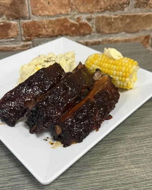 Costillas con maíz y arroz
