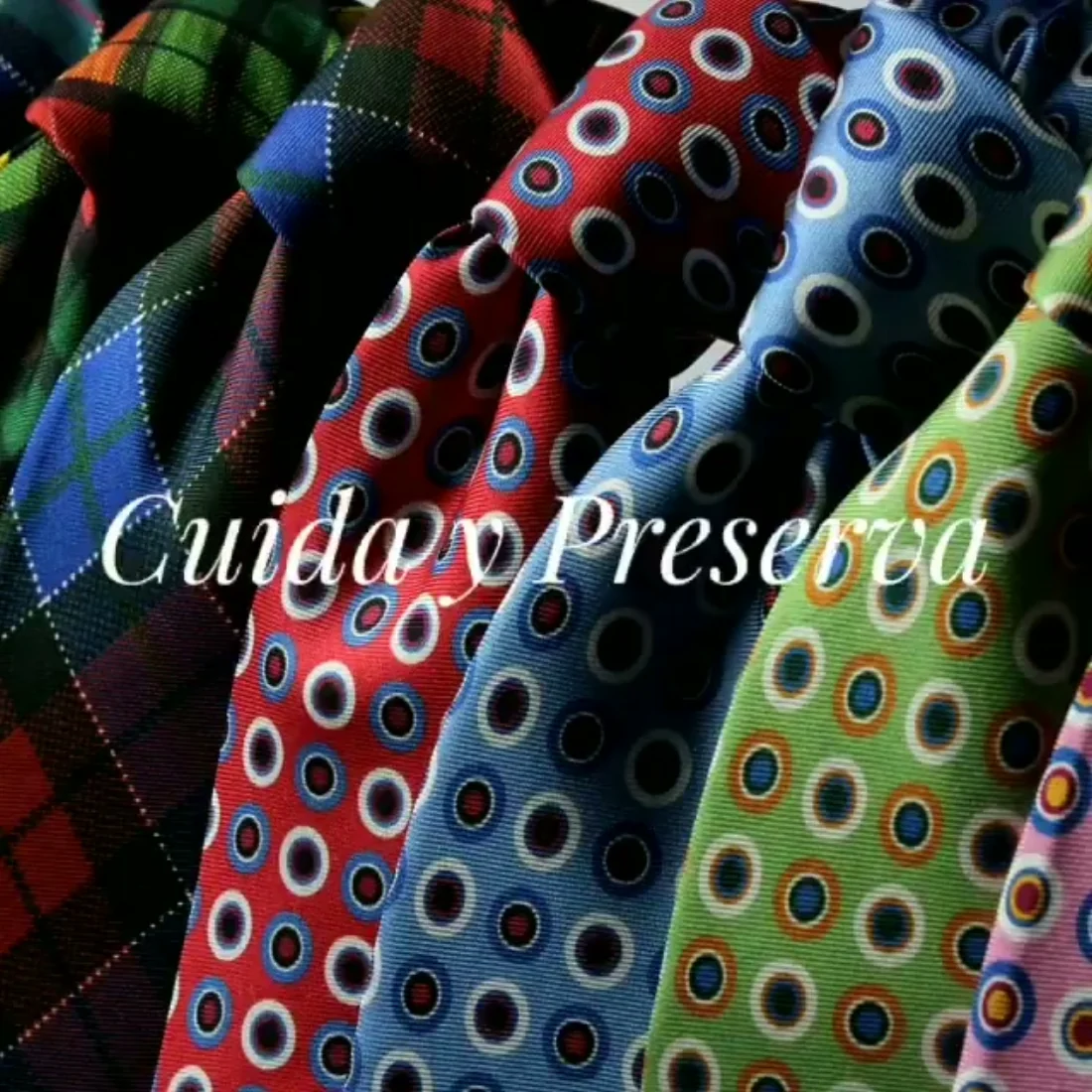 Corbatas finas limpias en One Day Caribbean Laundry