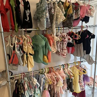 Perchero de ropa para mascotas en Pets'r Us
