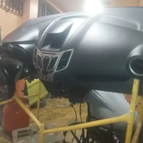 Tablero del Ford Fiesta montado en soporte fuera del vehículo