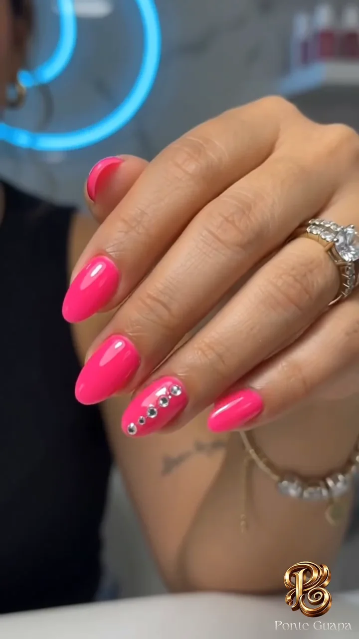 Nail art rosa con cristales — Ponte Guapa