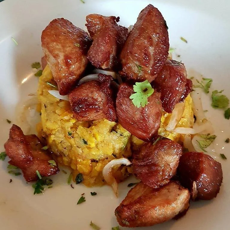 Plato del día de Restaurante Lechonera La Hacienda — comida criolla servida al momento