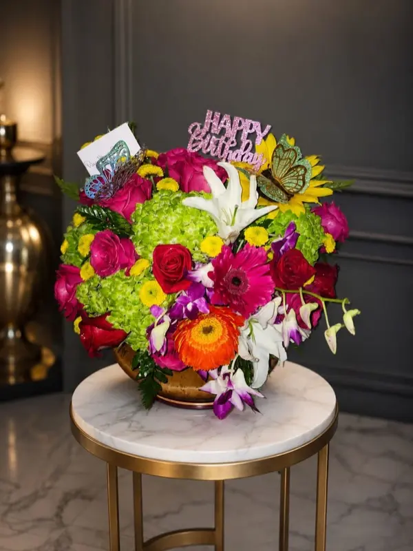 Arreglo floral con rosas publicado por Alvit