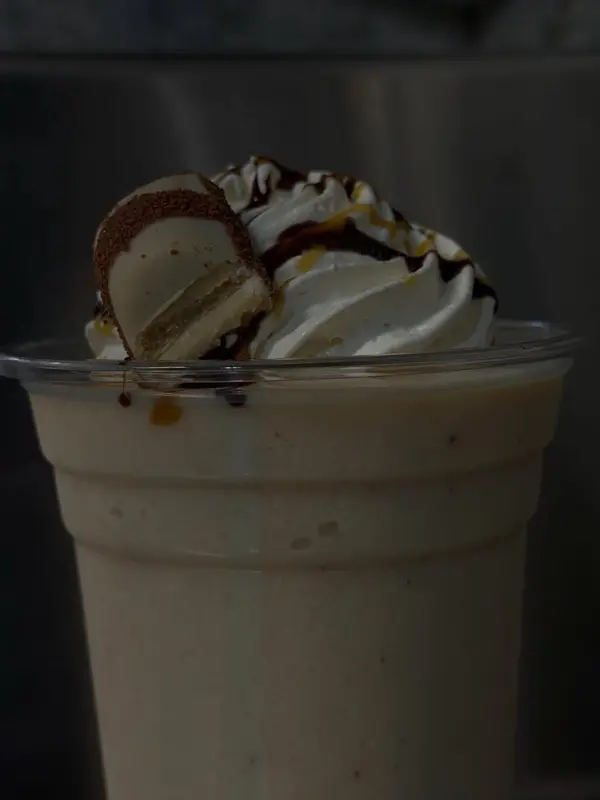 Publicación de FrappeManiac en Instagram: frappé con caramelo y chocolate