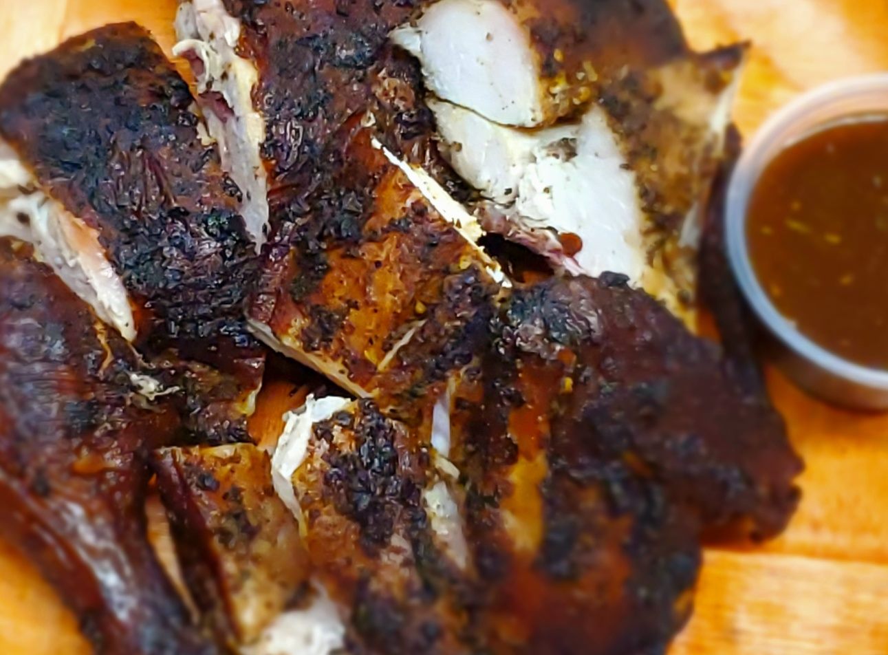 Jerk chicken pieces with sauce