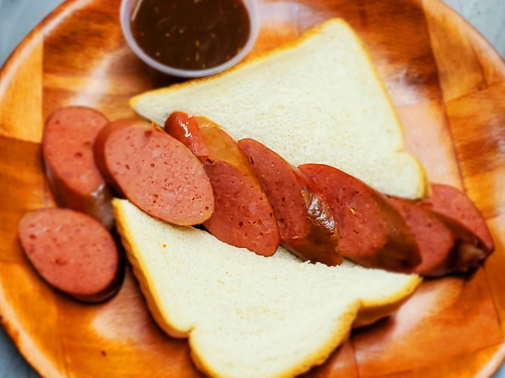 Smoked sausage with bread and sauce